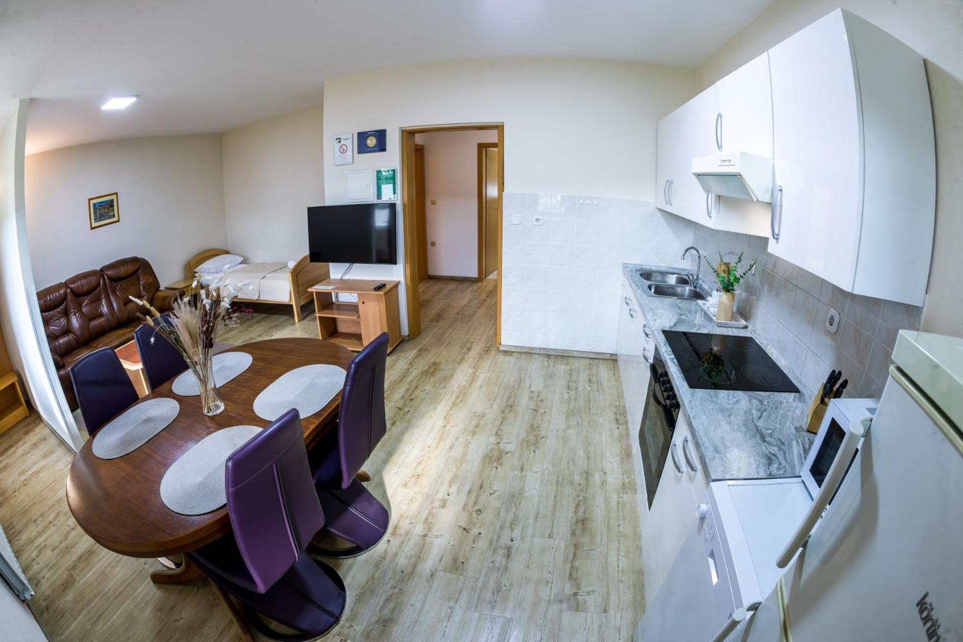 Zimzeleni Apartments 즈코르녜즈레쎄 외부 사진